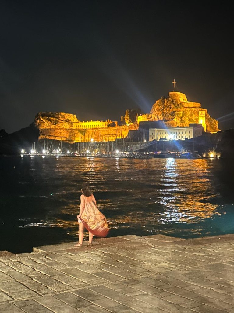 Vacanze a Vela Vacanze a Vela in Grecia corfù by night